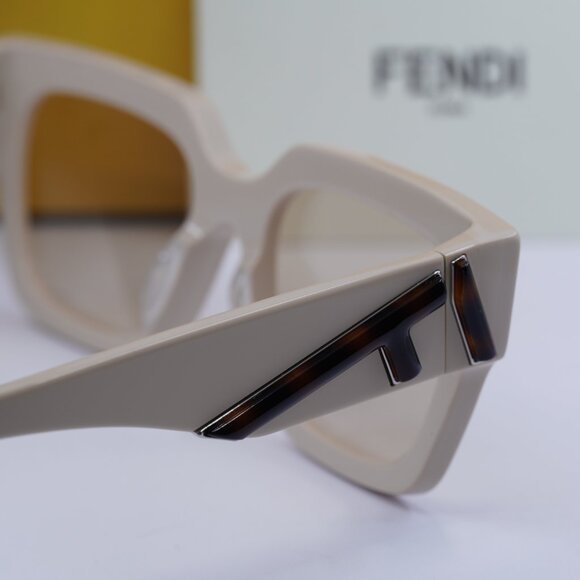 Final Price! Fendi FE40099I 57E Sunglasses main image 4